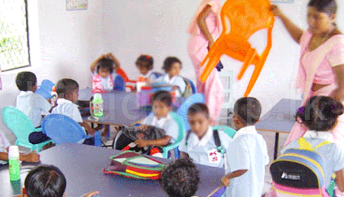 පෙර පාසල් ගුරුවරුන්ගේ මාසික දීමනාව අද සිට ඉහළට - Pre-school - Hiru ...