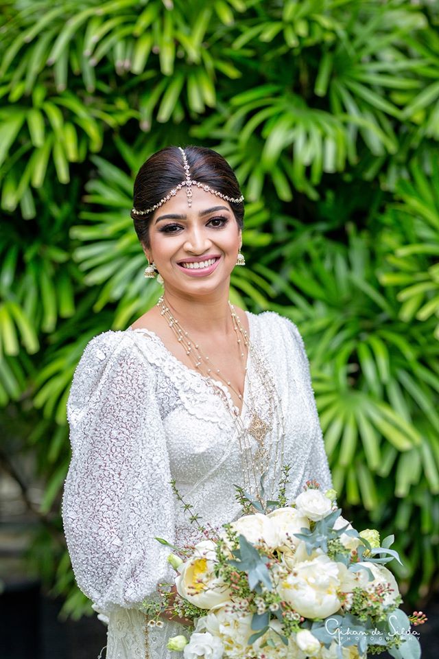 ඇමති බන්දුල ගුණවර්ධනගේ දියණිය රන්දුලා යුග දිවියට - Photos - Wedding Of ...