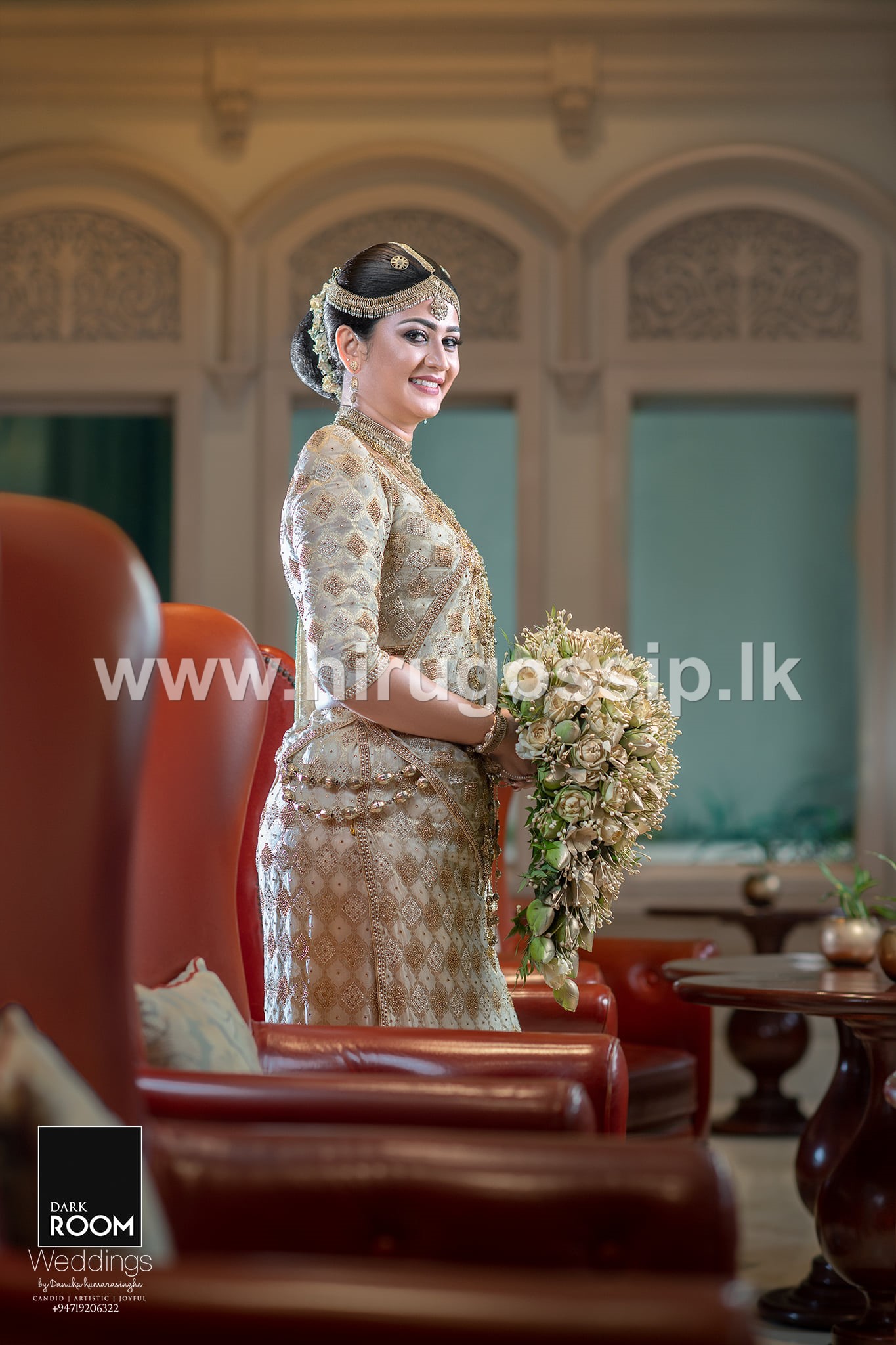 රංගන ශිල්පිනී රුවන්ගි රත්නායකගේ විවාහ මංගල්‍යයේ නොදුටු ඡායාරූප මෙන්න ...
