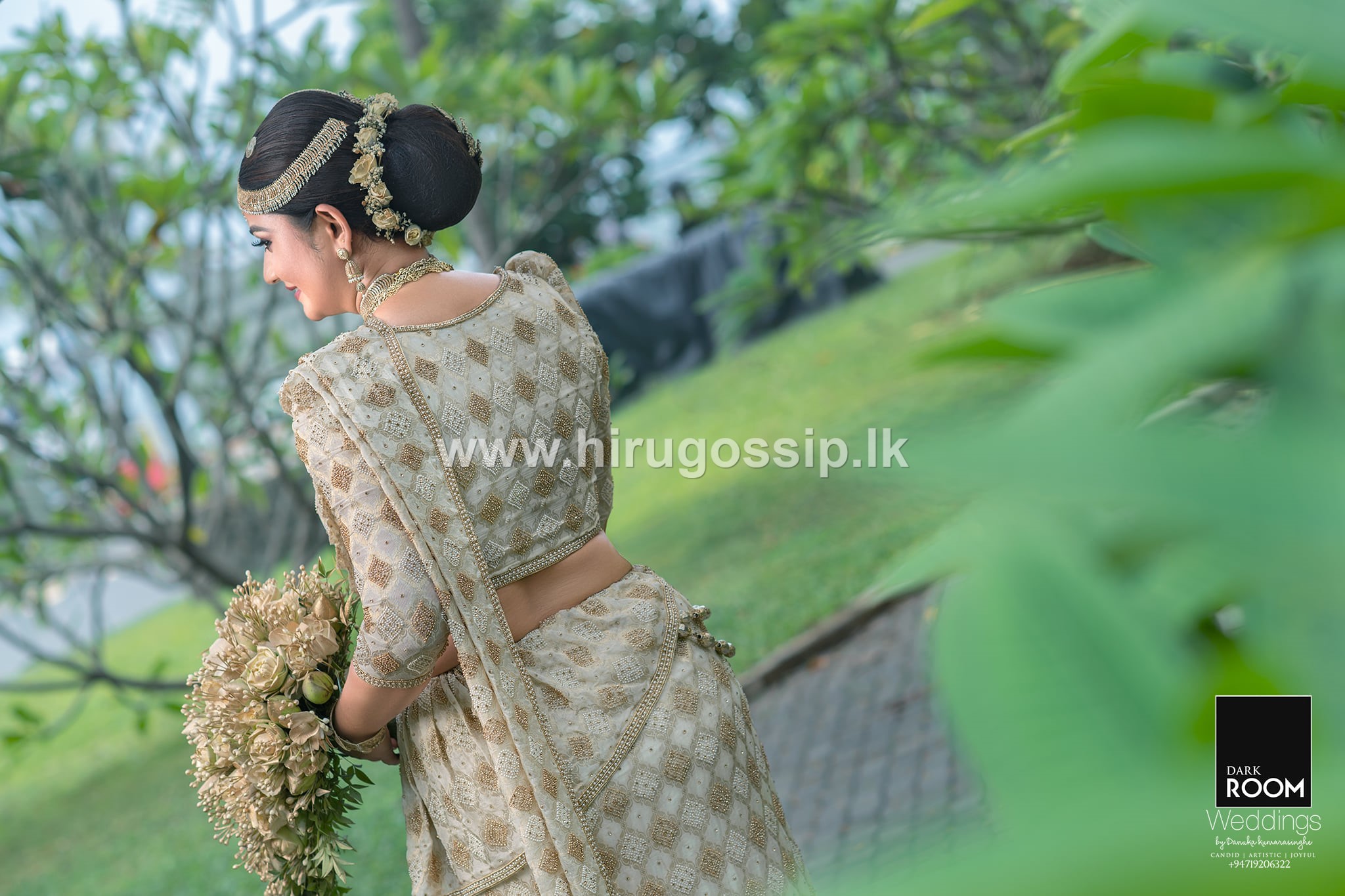 රංගන ශිල්පිනී රුවන්ගි රත්නායකගේ විවාහ මංගල්‍යයේ නොදුටු ඡායාරූප මෙන්න ...