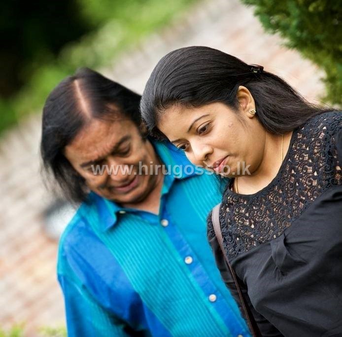 ගායන ශිල්පී වික්ටර් රත්නායකයන්ගේ බිරිඳ, හෂිනි රත්නායක උපන්දිනය සමරයි ...