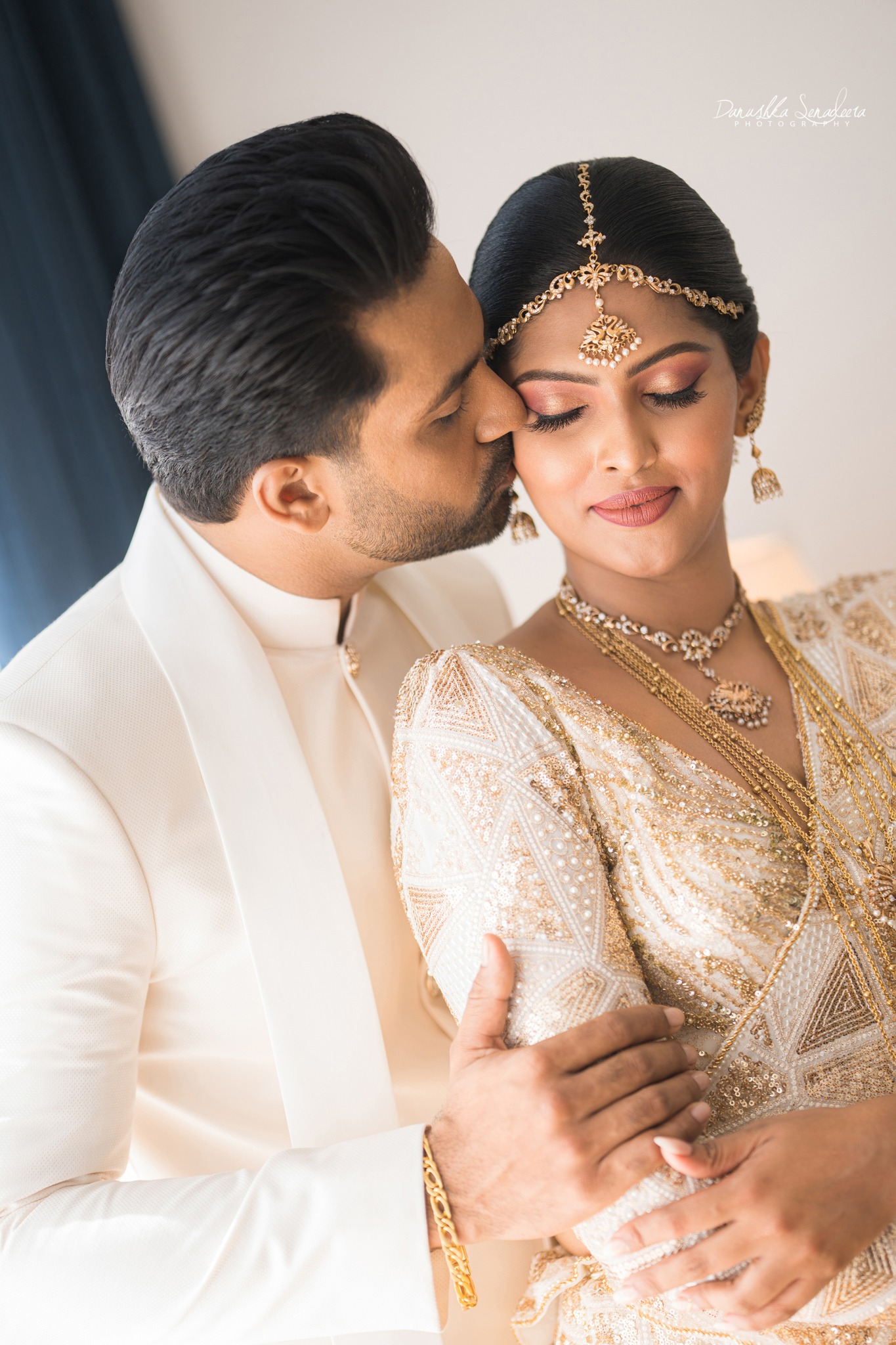 ජනප්‍රිය නළු අනූජ් රණසිංහගේ විවාහ මංගල්‍යයේ ඔබ නොදුටු ඡායාරූප මෙන්න ...