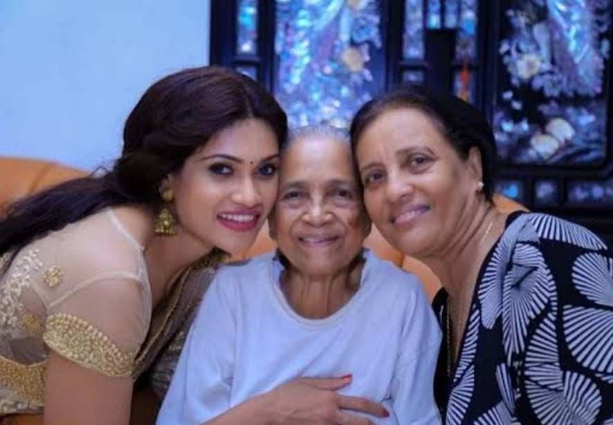 මුණුබුරු මිණිබිරියන් වෙනුවෙන් සමහර අත්තම්මලා කළේ නැත්තේ ලේ කිරි කරලා ...
