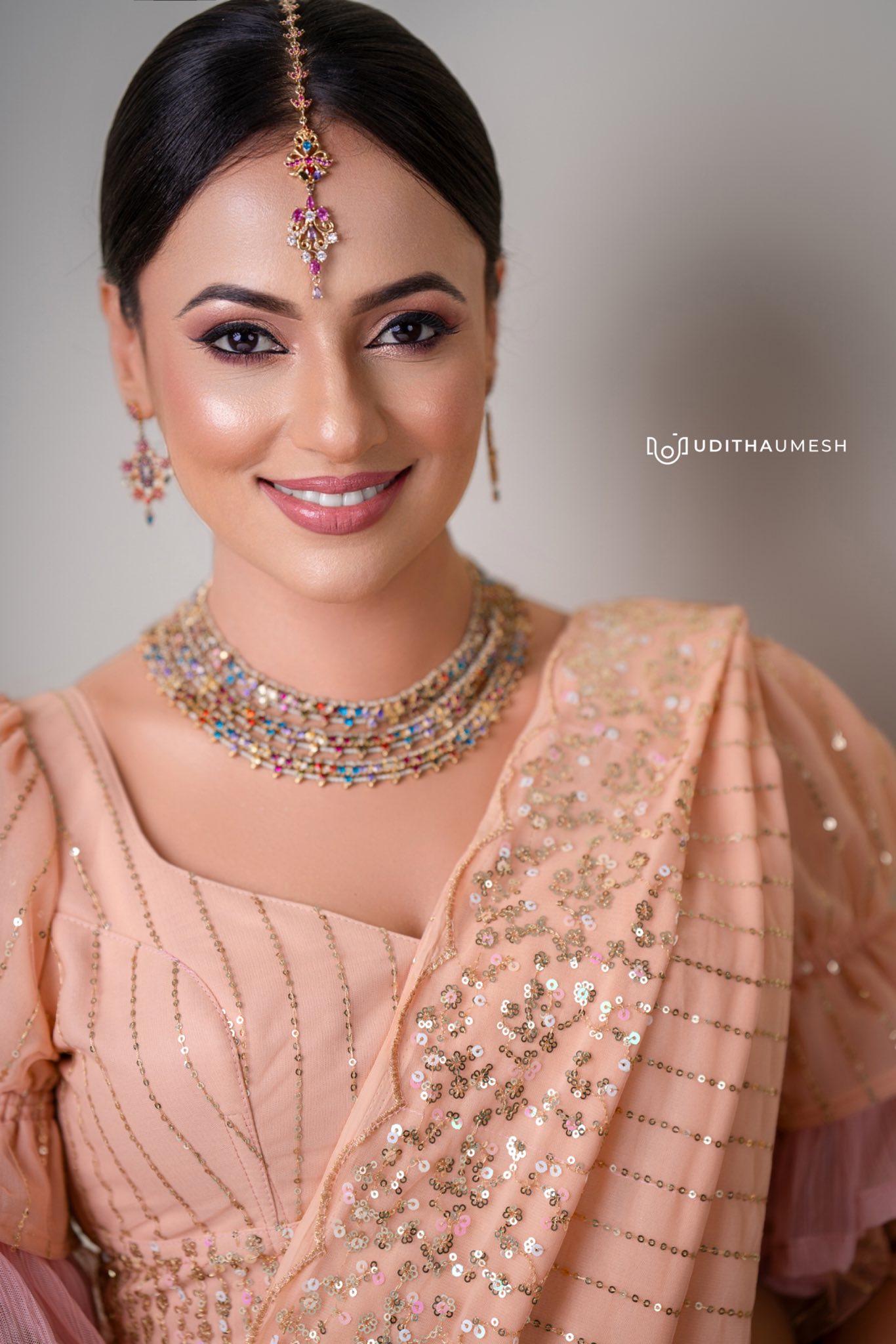 මේ බලන්නකෝ ඇගේ ලස්සන.. අපේකමත් එක්ක හැඩවුණු ඇගේ හැඩ මෙන්න.. - Udari