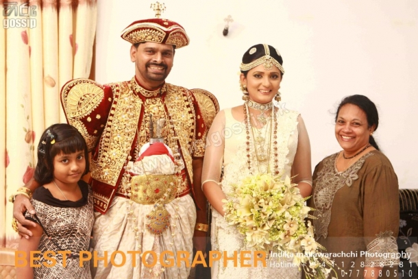 Ferni Roshinie's Wedding Day - Photo Gallery - Hiru Gossip, Lanka ...
