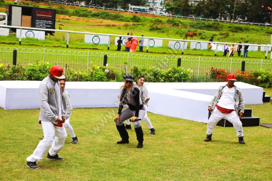 Natasha Rathnayake Live Performance In Nuwaraeliya - Photo Gallery ...